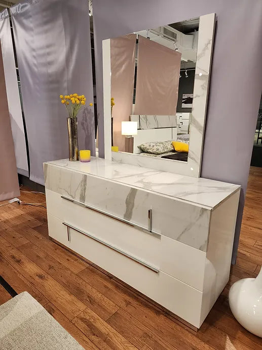 SUNSET III COLLECTION BEDROOM SET AVAILABLE IN QUEEN AND KING SIZES AS 4 PC OR 5 PC SETS