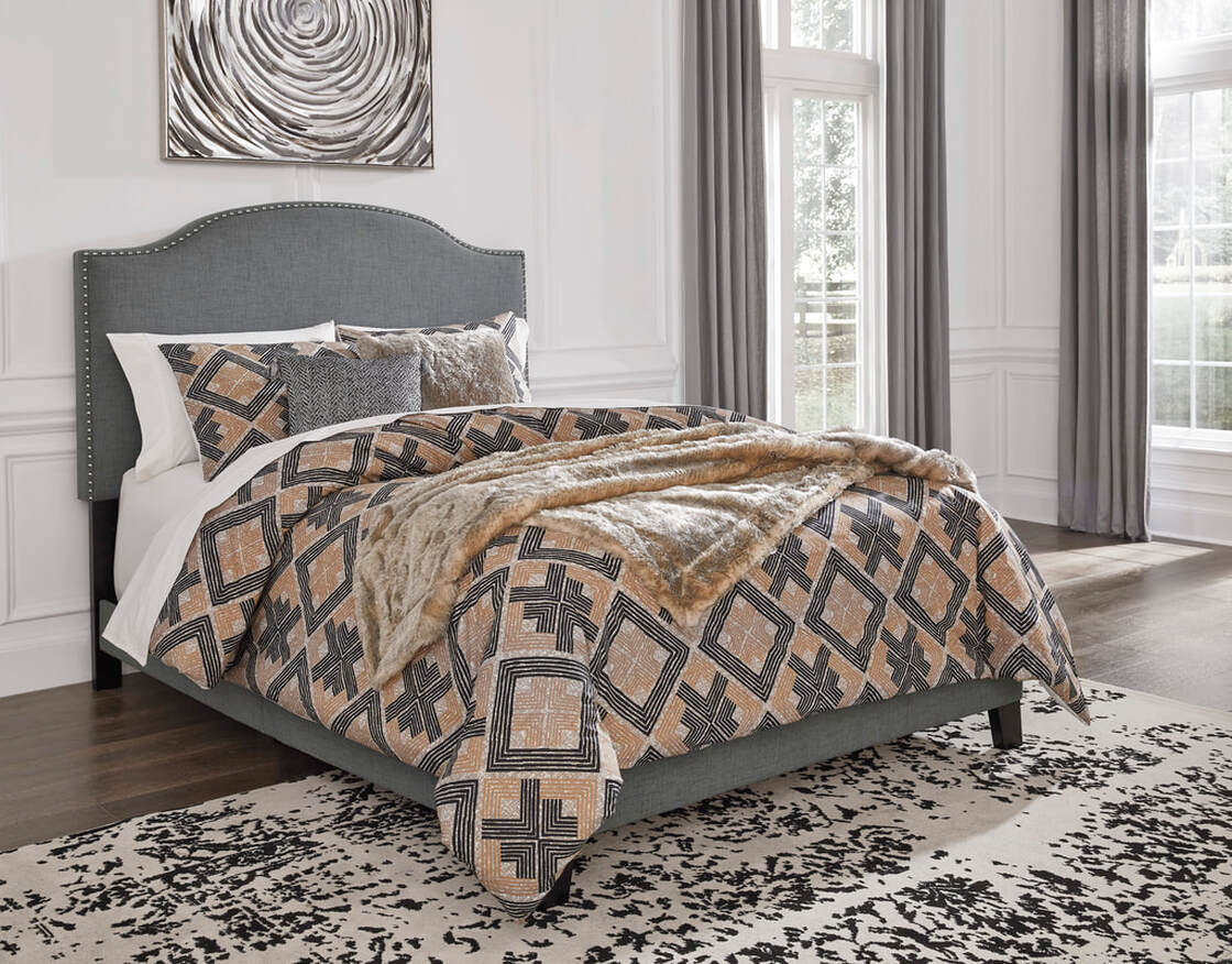 B100 PLATFORM BED AVAILABLE IN QUEEN AND KING SIZES