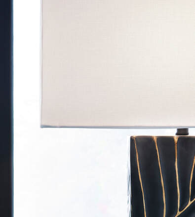 L235744 - 1 PIECE TABLE LAMP