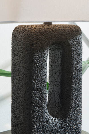 L243654 - 1 PIECE TABLE LAMP